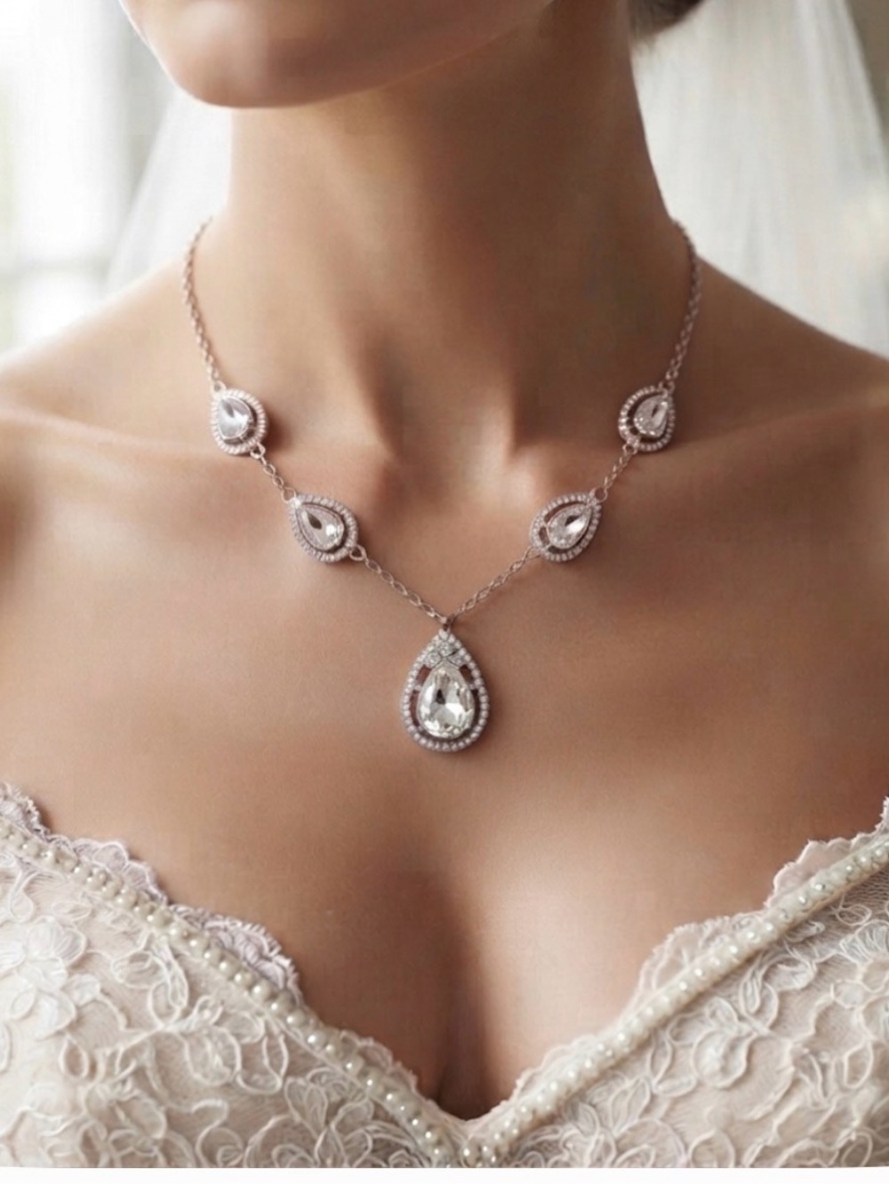 Pear shaped Rhinestone Rose Gold Color Necklace NWO…